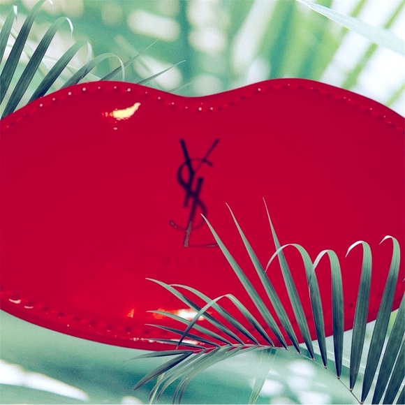 YSL RED LIP SHAPED POUCH, MIRROR  ๐ - Picture 3 of 4